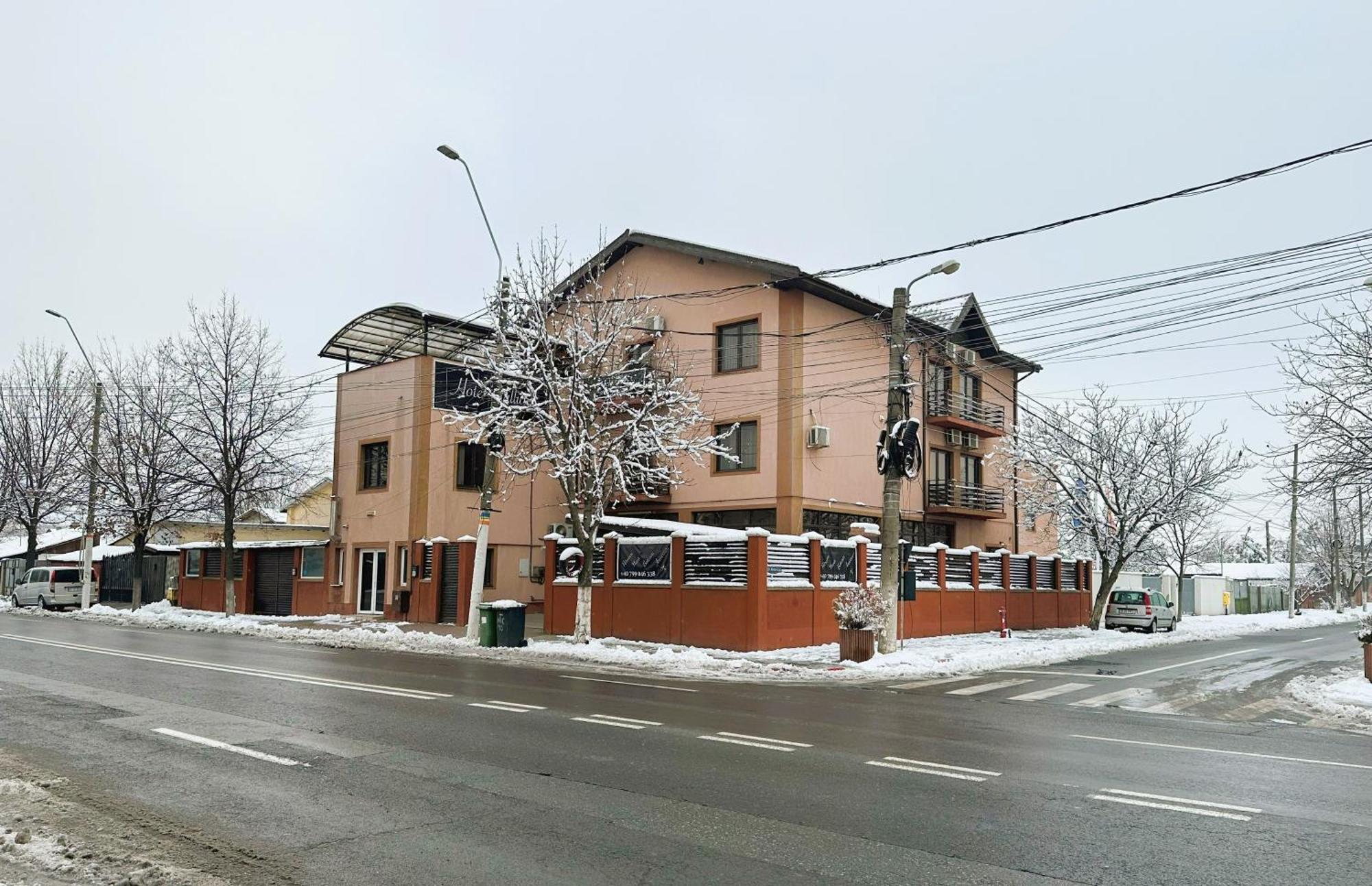 Hotel Enzo Voluntari Exterior photo